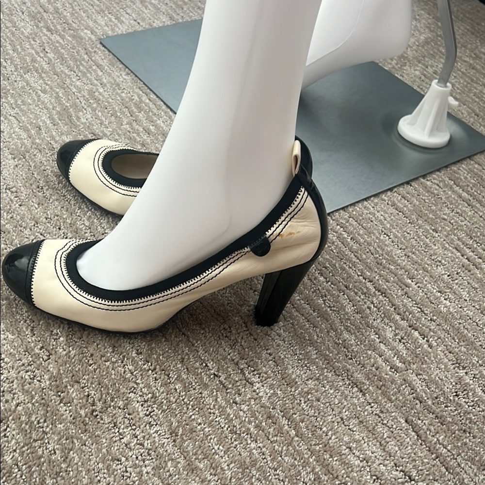 Chanel Black and White Women's Shoes - Picture 8 of 8